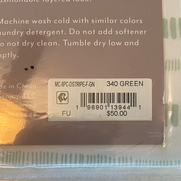 Full 6-Piece Sheet Set - Light Green and White - Picture 2 of 3